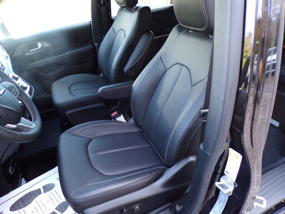 2026 CHRYSLER PACIFICA - Image 3