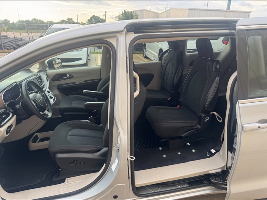 Used 2022 Chrysler Voyager LX - ATS Rear Entry Fold Out Manual Ramp