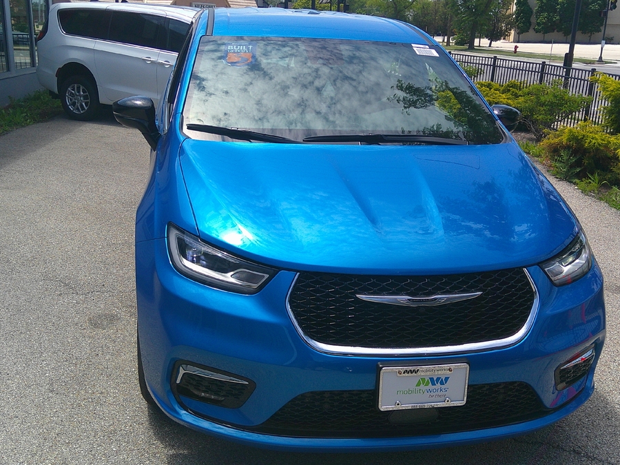 Vehicle Image 2