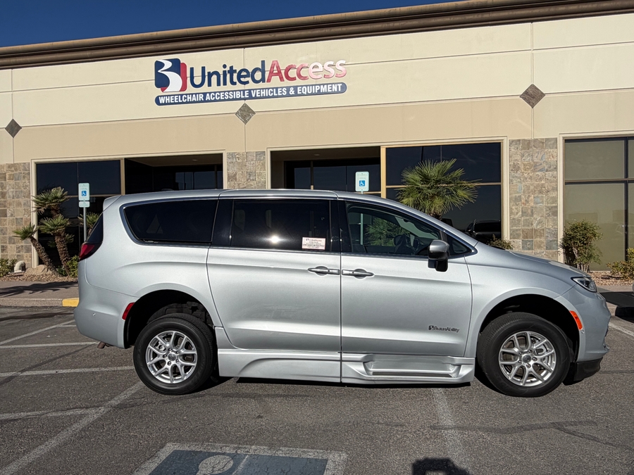 Used 2023 Chrysler Pacifica Touring L - BraunAbility Side Entry In Floor Automatic Ramp