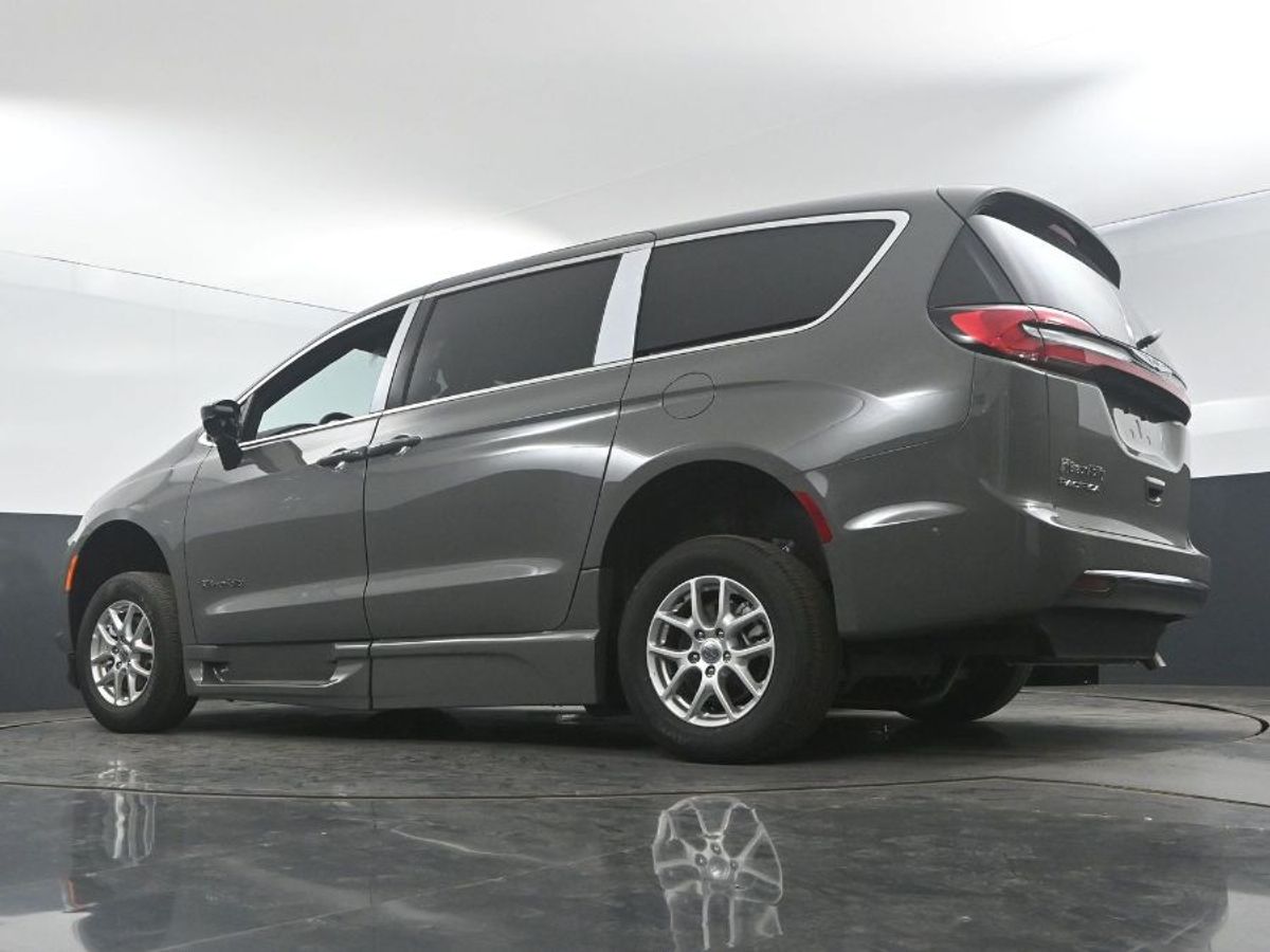 2025 CHRYSLER PACIFICA - Image 21