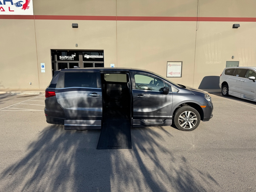 Used 2024 Honda Odyssey EX-L - BraunAbility Side Entry Entry In Floor Automatic Ramp