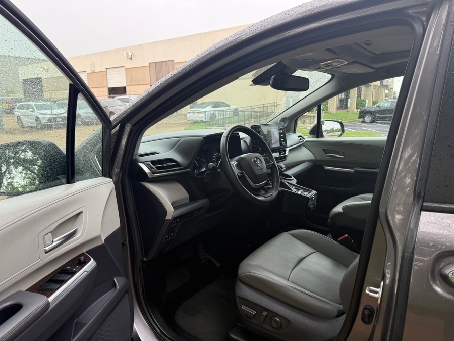 Used 2021 Toyota Sienna Hybrid XLE - BraunAbility Side Entry Entry Fold Out Automatic Ramp