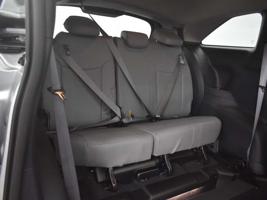 New 2025 Toyota Sienna Hybrid XLE Base - BraunAbility Side Entry Entry In Floor Automatic Ramp