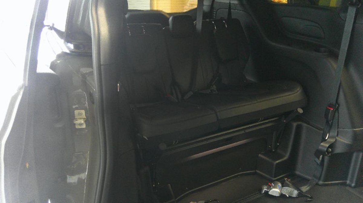 Grey Chrysler Pacifica image number 9