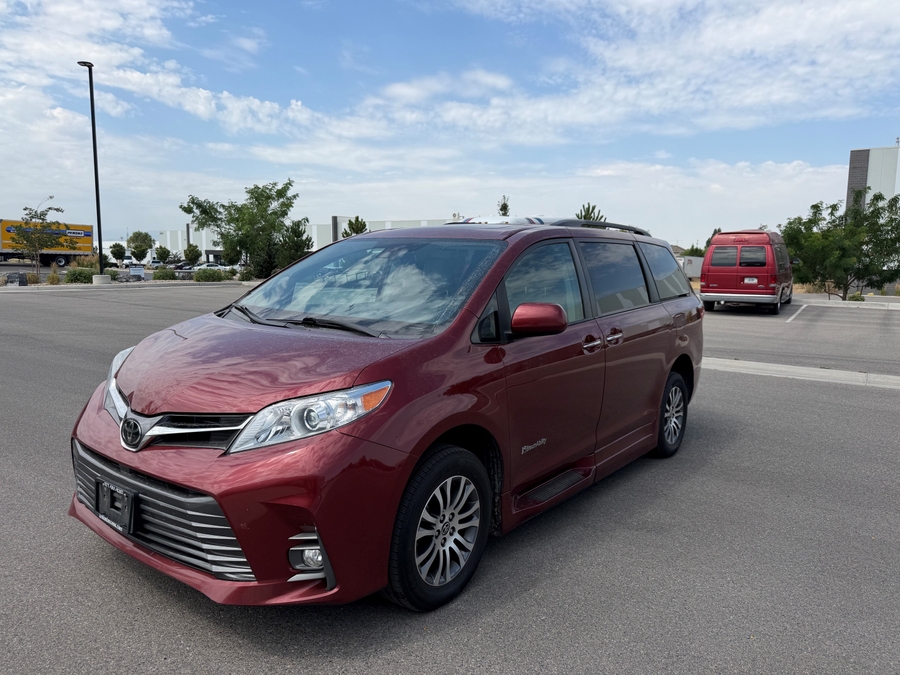 Used 2020 Toyota Sienna XLE - BraunAbility Side Entry In Floor Automatic Ramp