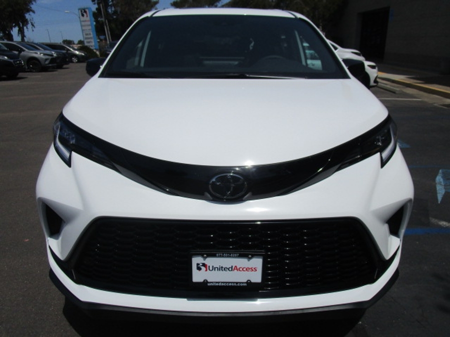 New 2026 Toyota Sienna Hybrid XSE Sport - BraunAbility Side Entry Entry In Floor Automatic Ramp
