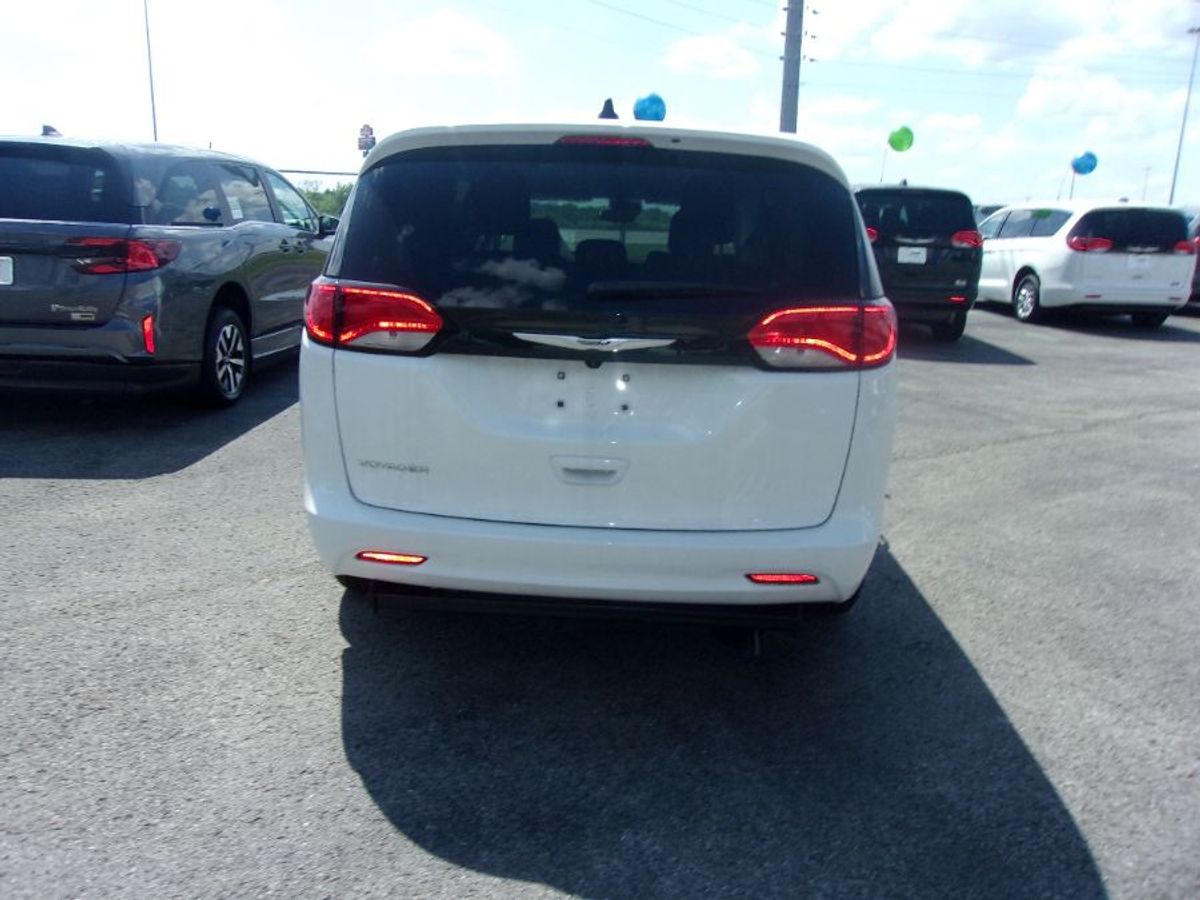 2024 CHRYSLER VOYAGER - Image 11