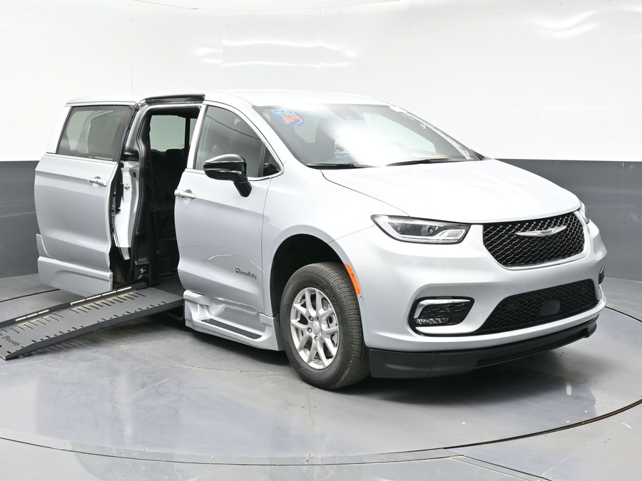 2026 Chrysler Pacifica's photo