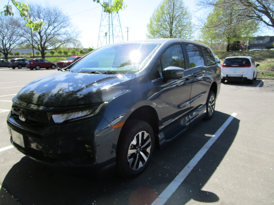 Blue Honda Odyssey image number 3
