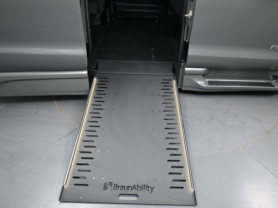 Used 2025 Chrysler Pacifica Select - BraunAbility Side Entry In Floor Automatic Ramp