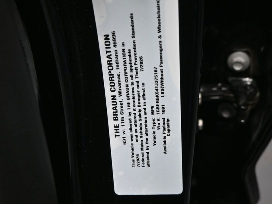 New 2026 Chevrolet Traverse 1LT Midnight - BraunAbility Side Entry In Floor Automatic Ramp