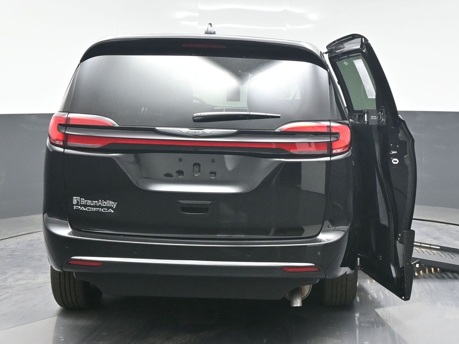 New 2025 Chrysler Pacifica Select Safety - BraunAbility Side Entry Entry Fold Out Automatic Ramp
