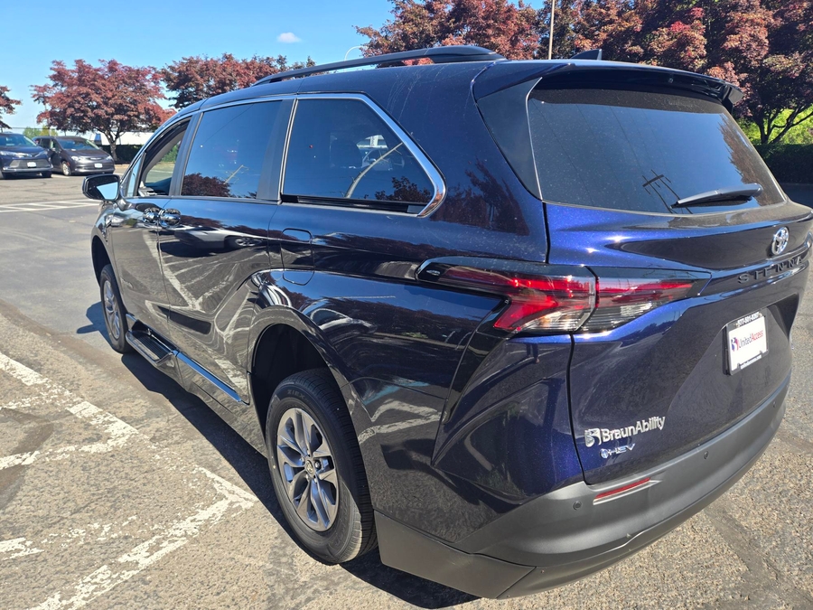 Used 2022 Toyota Sienna Hybrid XLE - BraunAbility Side Entry Fold Out Automatic Ramp