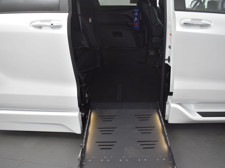 New 2025 Toyota Sienna Hybrid Platinum - BraunAbility Side Entry Entry Fold Out Automatic Ramp
