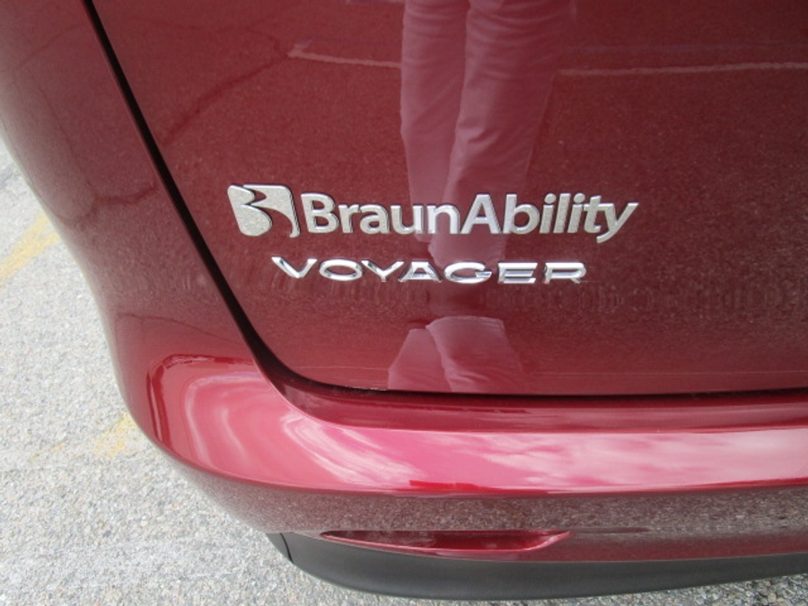 Used 2021 Chrysler Voyager LXi - BraunAbility Side Entry Entry Fold Out Automatic Ramp