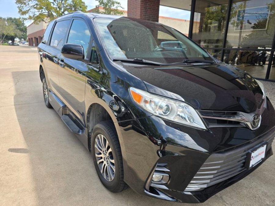 Used 2018 Toyota Sienna XLE - VMI Side Entry In Floor Automatic Ramp