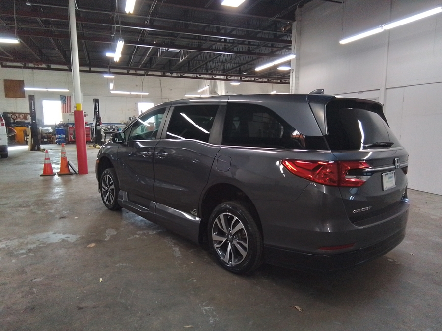 Grey Honda Odyssey image number 4