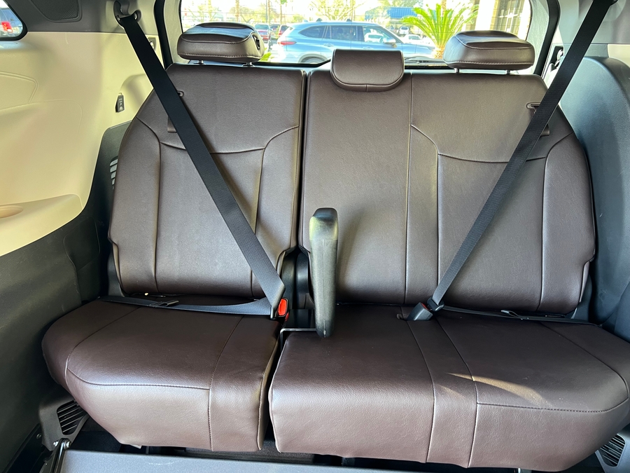 Used 2023 Toyota Sienna Hybrid Platinum Edition - BraunAbility Side Entry Entry In Floor Automatic Ramp