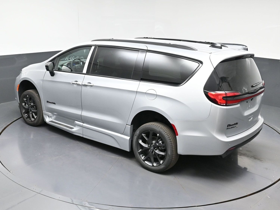 2026 Chrysler Pacifica Select - Photo 19
