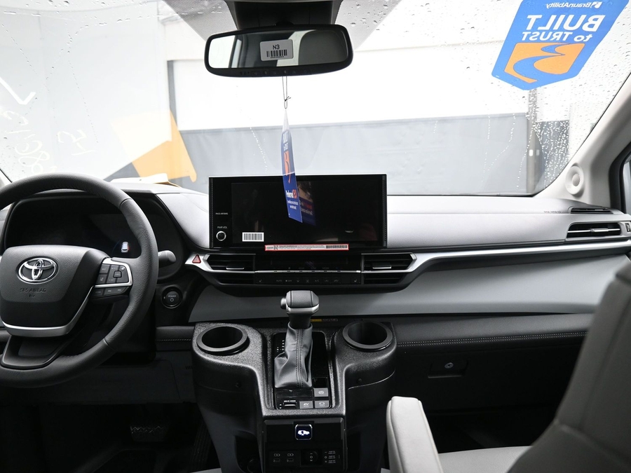 New 2025 Toyota Sienna Hybrid XLE Plus - BraunAbility Side Entry Entry Fold Out Automatic Ramp