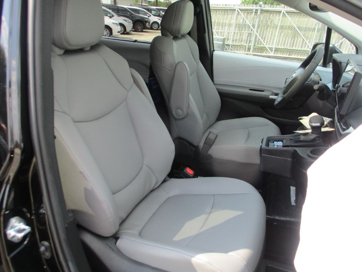 2025 TOYOTA SIENNA - Image 9