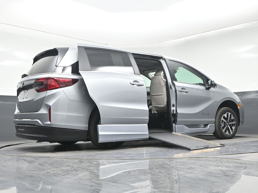 New 2026 Honda Odyssey EX-L - BraunAbility Side Entry In Floor Automatic Ramp