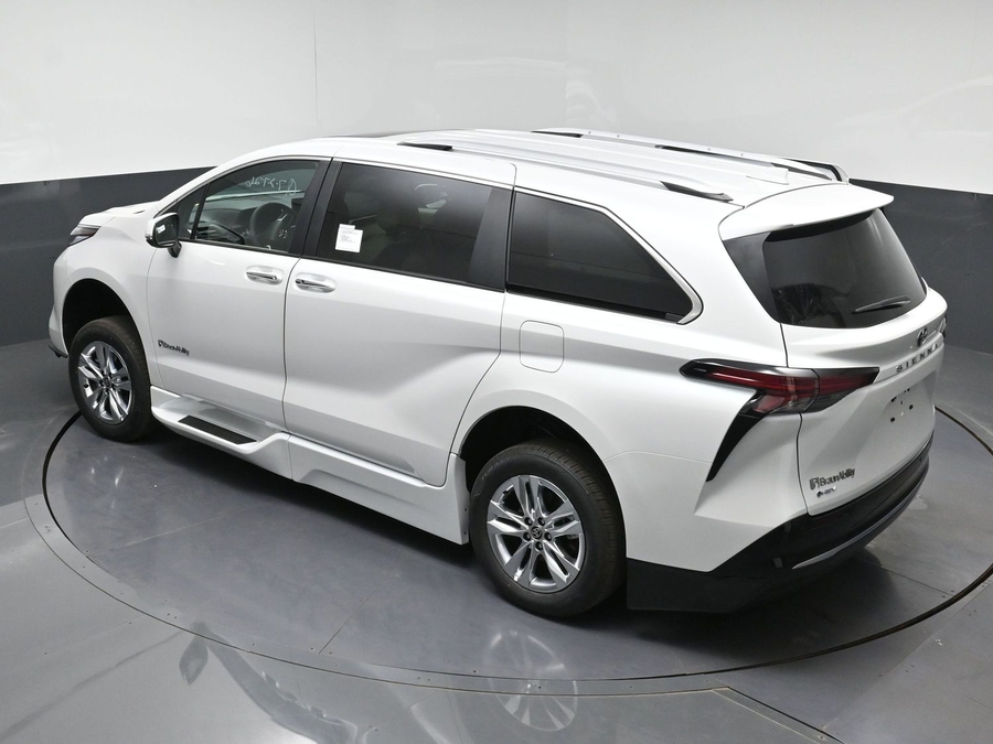 New 2026 Toyota Sienna Hybrid Limited - BraunAbility Side Entry Fold Out Automatic Ramp
