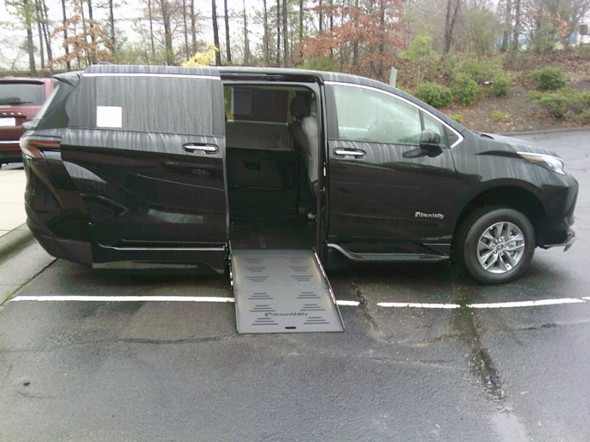 2025 TOYOTA SIENNA - Image 10