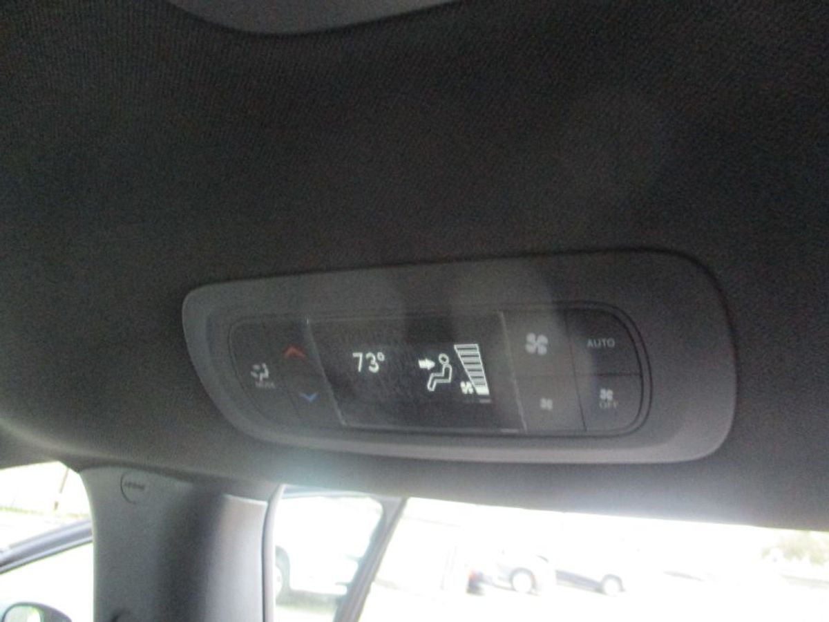 2023 CHRYSLER PACIFICA - Image 17