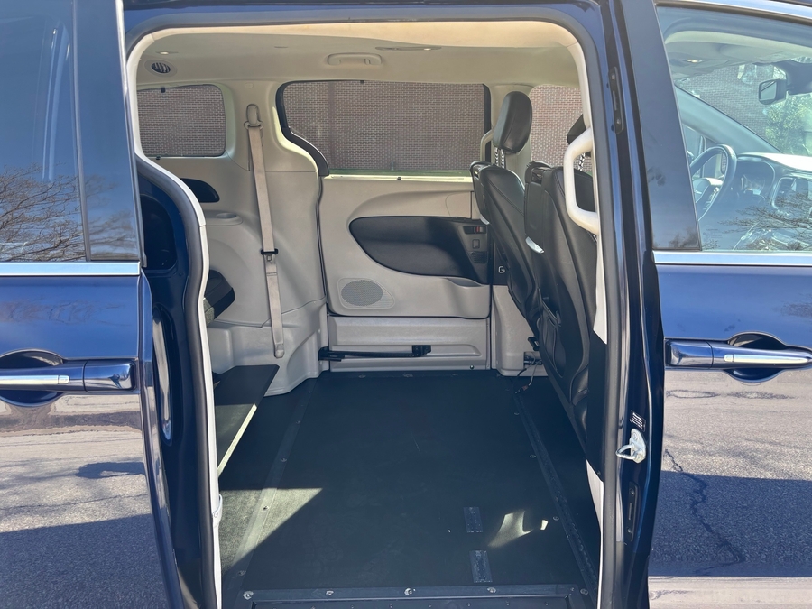 Used 2020 Chrysler Pacifica Touring L Plus - BraunAbility Side Entry Entry In Floor Automatic Ramp