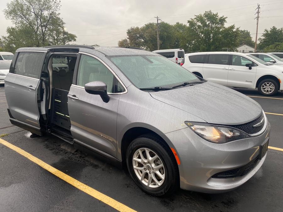 Used 2021 Chrysler Voyager LXi - BraunAbility Side Entry Entry Fold Out Manual Ramp