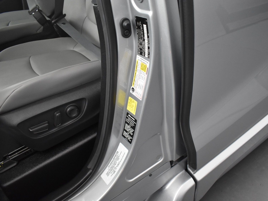 New 2025 Toyota Sienna Hybrid XLE Base - BraunAbility Side Entry Entry Fold Out Automatic Ramp