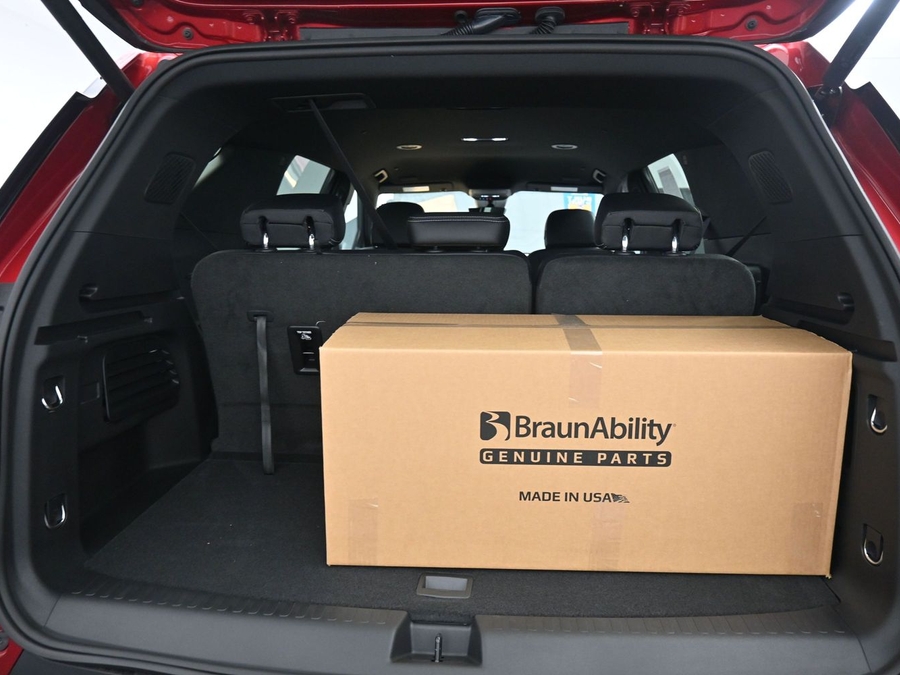 New 2026 Chevrolet Traverse 1LT - BraunAbility Side Entry In Floor Automatic Ramp