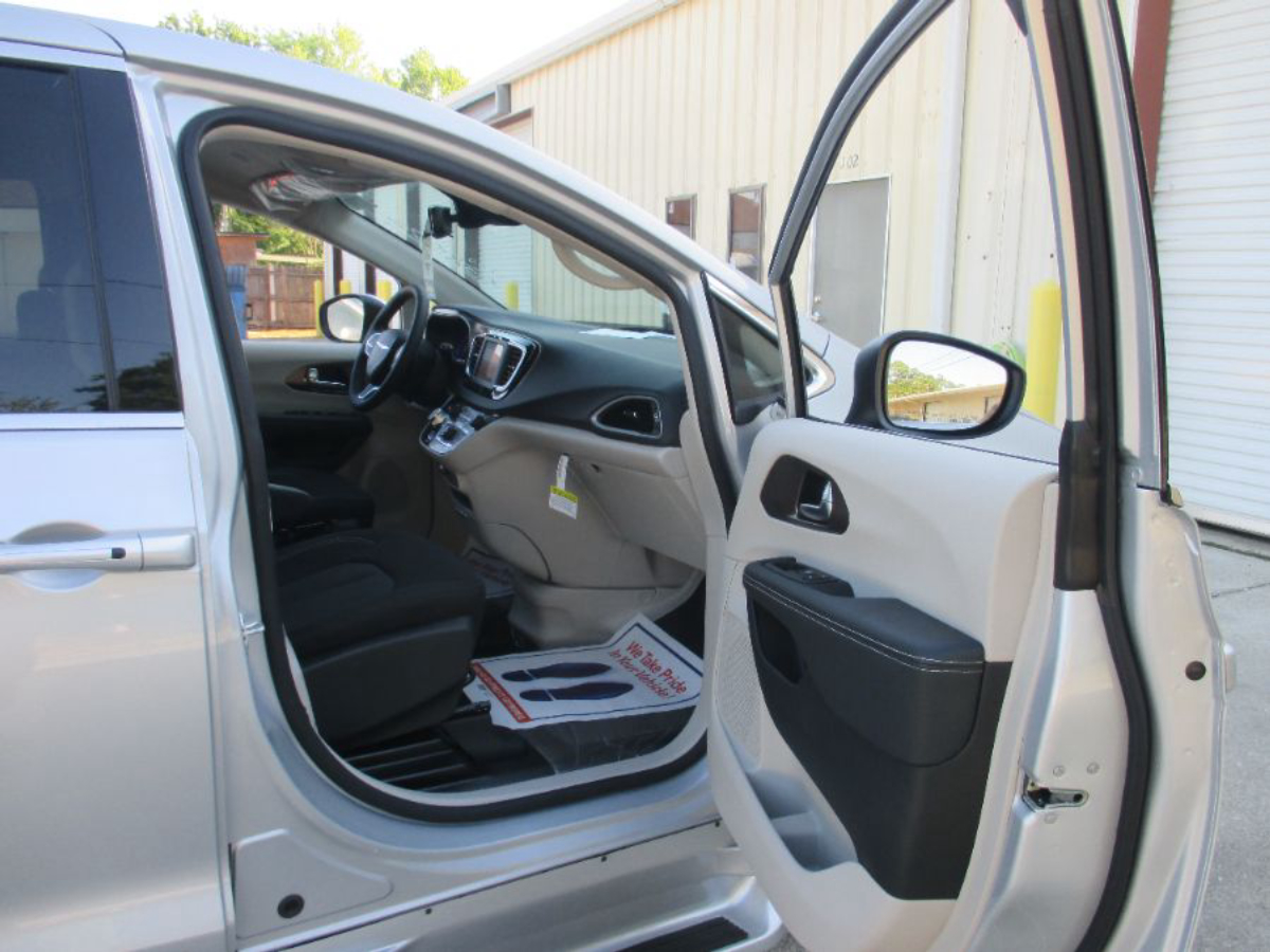 2023 CHRYSLER VOYAGER - Image 10