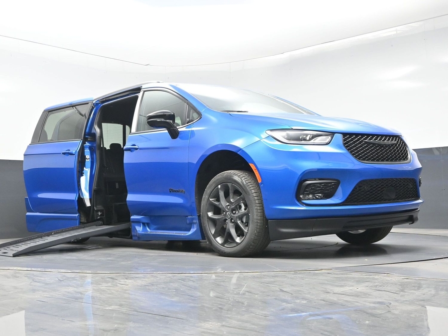 New 2026 Chrysler Pacifica Select Sport - BraunAbility Side Entry Entry Fold Out Automatic Ramp