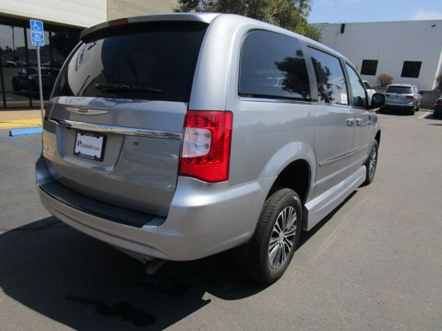 Used 2014 Chrysler Town and Country S - VMI Side Entry Entry In Floor Automatic Ramp