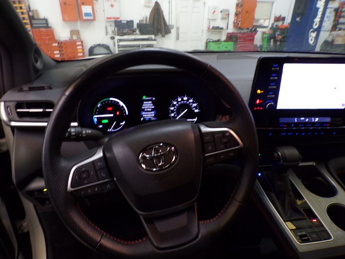 2024 TOYOTA SIENNA - Image 10