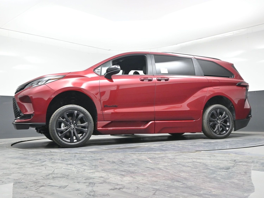 New 2026 Toyota Sienna Hybrid XSE Sport - BraunAbility Side Entry Entry Fold Out Automatic Ramp
