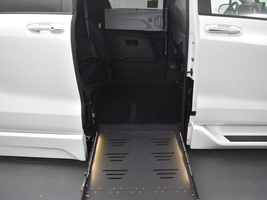 New 2025 Toyota Sienna Hybrid XLE Base - BraunAbility Side Entry Entry Fold Out Automatic Ramp