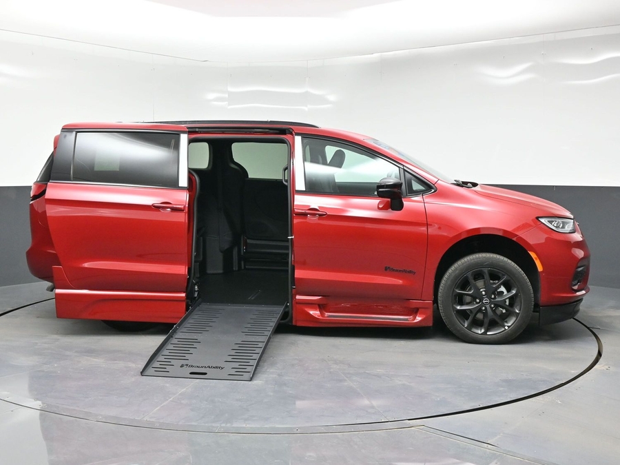 Red Chrysler Pacifica image number 7