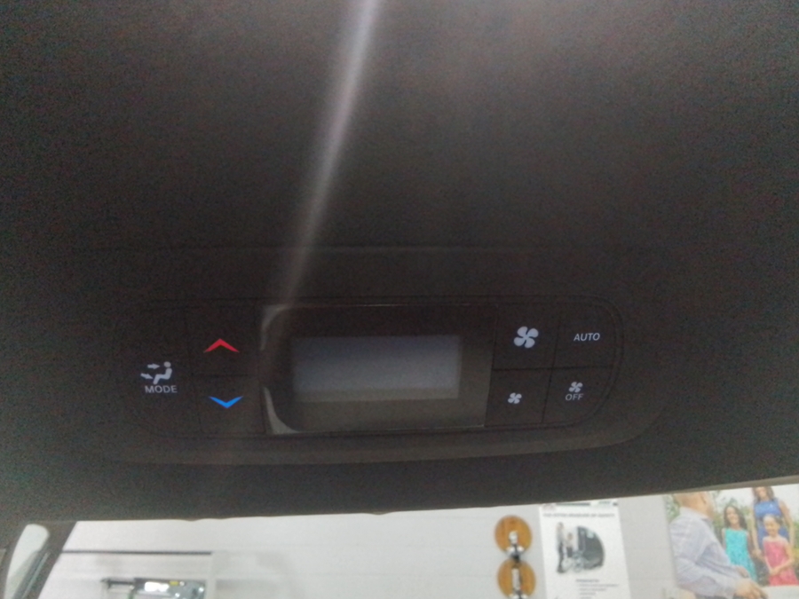 Black Chrysler Pacifica image number 14