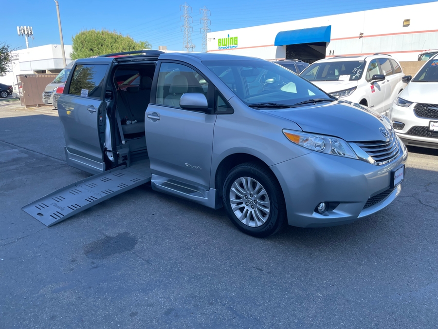 Used 2015 Toyota Sienna XLE - BraunAbility Side Entry Entry Fold Out Automatic Ramp