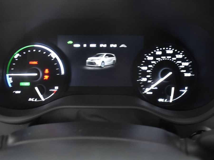 New 2025 Toyota Sienna Hybrid XLE Plus - BraunAbility Side Entry Entry In Floor Automatic Ramp