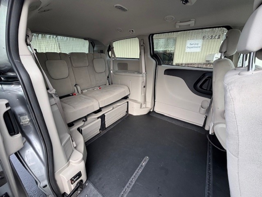 Used 2016 Dodge Grand Caravan SXT - BraunAbility Side Entry Entry Fold Out Manual Ramp