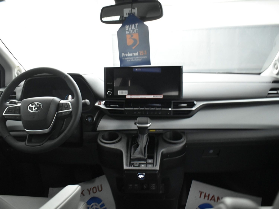 New 2025 Toyota Sienna Hybrid XLE Plus - BraunAbility Side Entry Entry In Floor Automatic Ramp