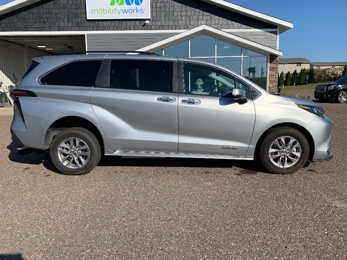 2024 TOYOTA SIENNA - Image 3