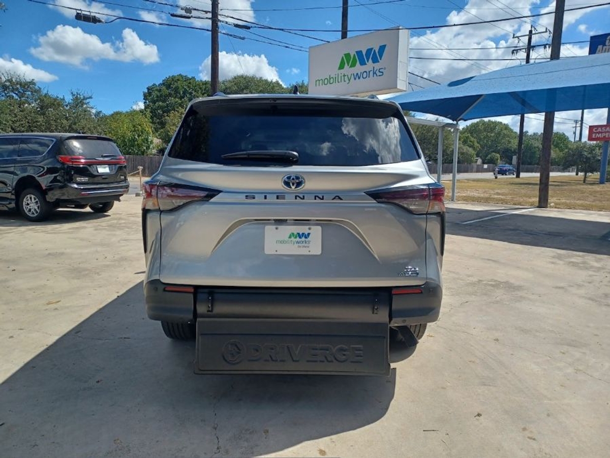 2024 TOYOTA SIENNA - Image 10
