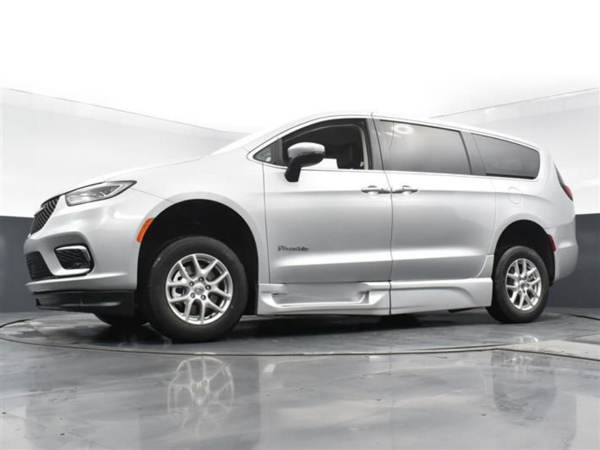 2023 CHRYSLER PACIFICA - Image 18