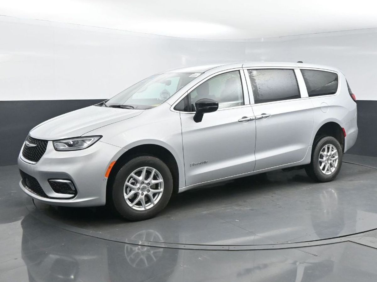 2024 CHRYSLER PACIFICA - Image 17